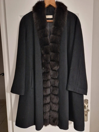 Schwarzer wollmantel mit - wollmantel,