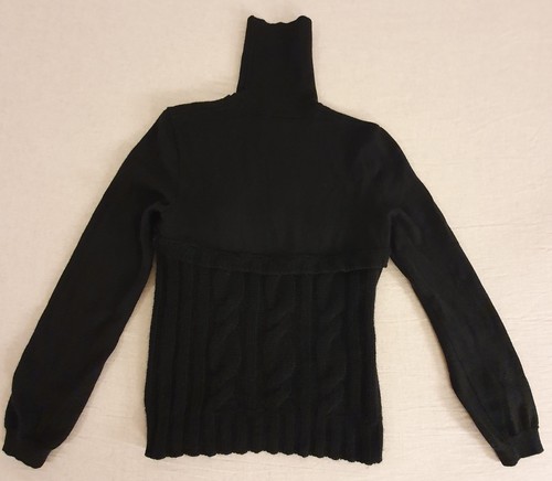 Schwarzer strickpullover mit - schwarzer,